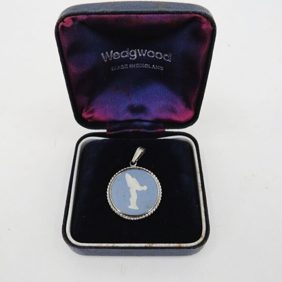 Wedgwood Vintage Rolls Royce Spirit of Ecstacy Blue Jasperware Cameo Pendant - Picture 7 of 11